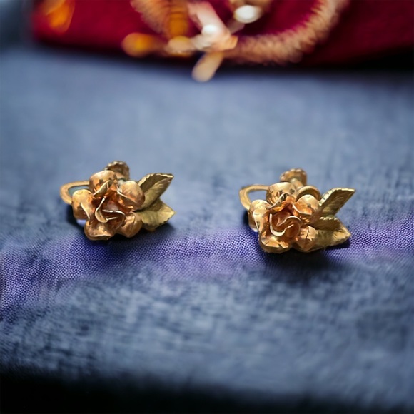 Krementz Rose Screw Back Earrings - Picture 1 of 3